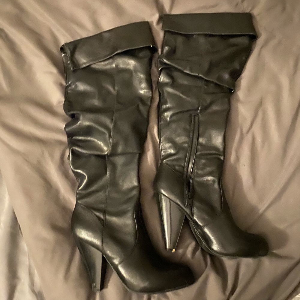 Knee high Kenneth Cole reaction boots